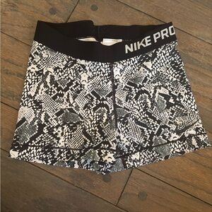 Nike Pro Compression Shorts Size Small Snakeskin Black and White